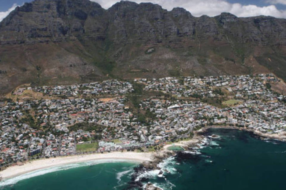Desabamento deixa um morto e 50 soterrados na África do Sul