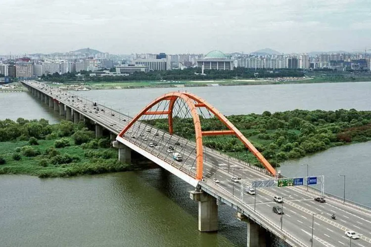 
	Seul, na Coreia do Sul: o Minist&eacute;rio das Finan&ccedil;as cortou a proje&ccedil;&atilde;o para o crescimento do Produto Interno Bruto (PIB) deste ano para 3,1%, de 3,5% em dezembro
 (City Climate Leadership)