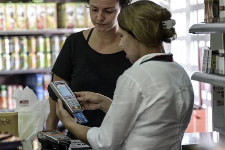 
	Atendente em um supermercado de S&atilde;o Paulo: recurso foi levado por supermercado ao Supremo
 (Paulo Fridman/Bloomberg)