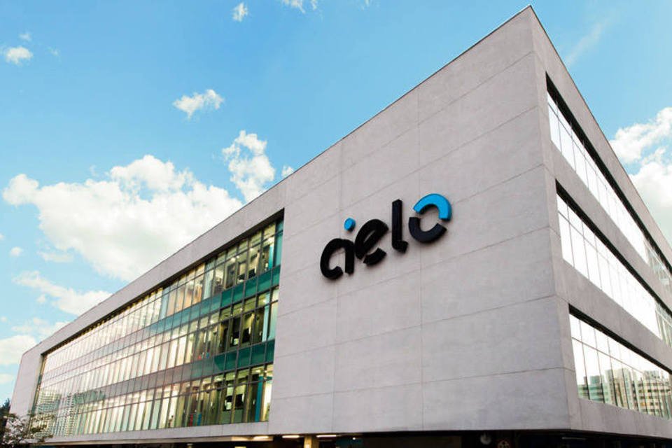 Cielo tem lucro líquido de R$1,03 bi, alta de 15% ante 2015