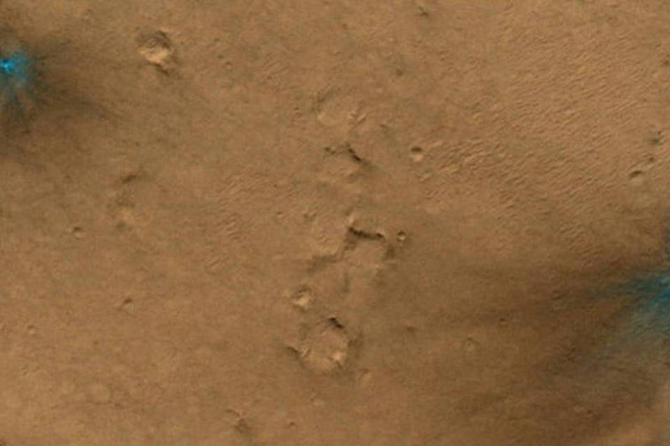NASA  fotografa crateras deixadas pelo Curiosity