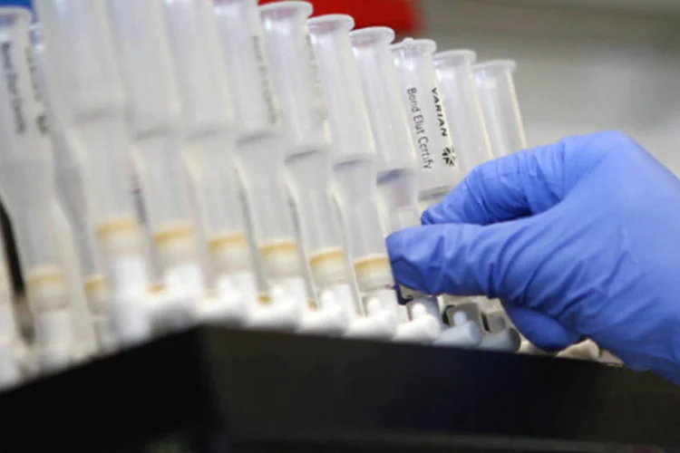 
	Cientista em laborat&oacute;rio: aumento nos investimentos em Pesquisa &amp; Desenvolvimento (P&amp;D) da ind&uacute;stria de transforma&ccedil;&atilde;o n&atilde;o resultou em crescimento
 (Paul Gilham/Getty Images)