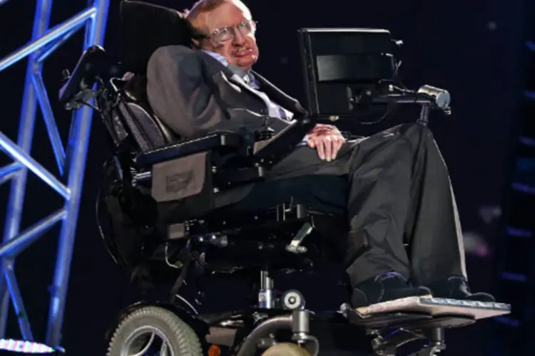 
	Cientista Stephen Hawking durante abertura das Paralimp&iacute;adas 2012 em Londres: o espa&ccedil;o foi tema principal da festa, que primou pelo uso de luzes de led e de fogos
 (Getty Images / David McNew)