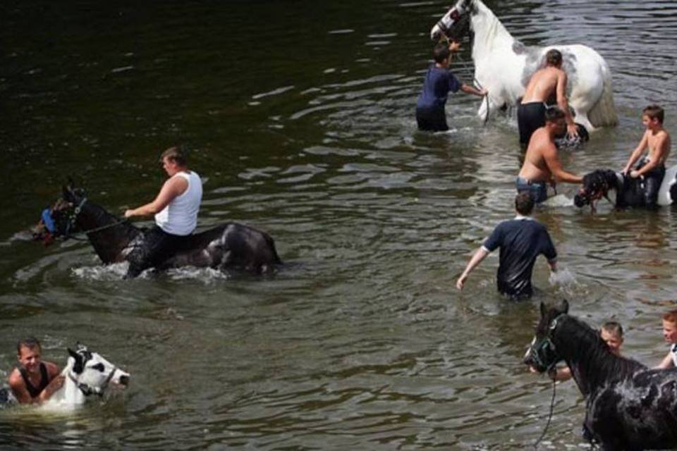 Quase um terço dos britânicos admite ter preconceito racial
