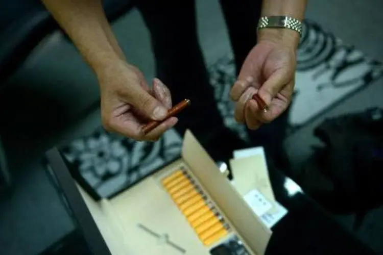 Cigarros eletrônicos em Pequim: OMS considera que consumo do produto representa graves ameaças para os adolescentes (Wang Zhao/AFP)