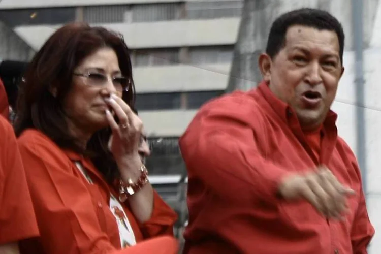 Cilia Flores ao lado de Hugo Chávez: os dois acusados são filhos de irmãos da esposa do presidente da Venezuela, Nicolás Maduro (Wikimedia Commons)