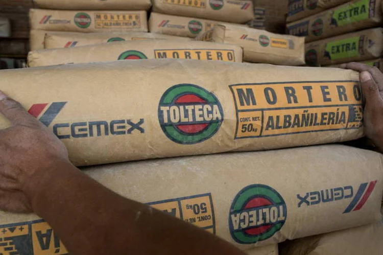 
	Sacos de cimento da Cemex, no M&eacute;xico:&nbsp;desempenho melhor foi ajudado por uma contribui&ccedil;&atilde;o maior dos setores de constru&ccedil;&atilde;o civil e industrial nos EUA
 (Susana Gonzalez/Bloomberg)