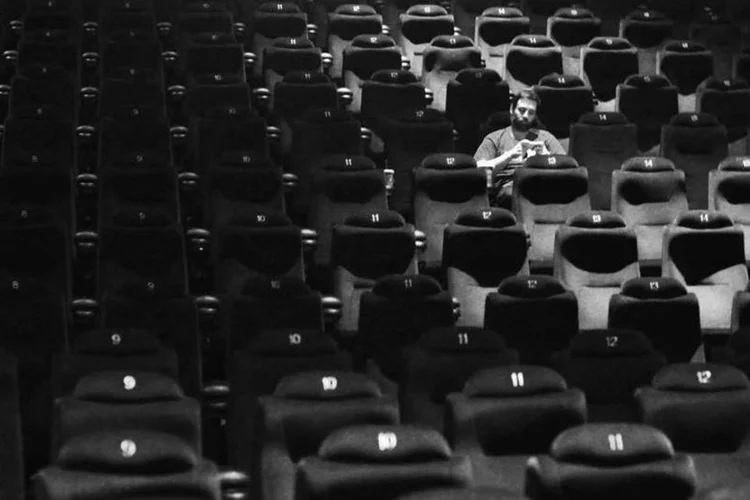 
	Sala de cinema: proposta quer permitir que filmes sejam vistos em casa no lan&ccedil;amento
 (Maegan Tintari/Flickr)