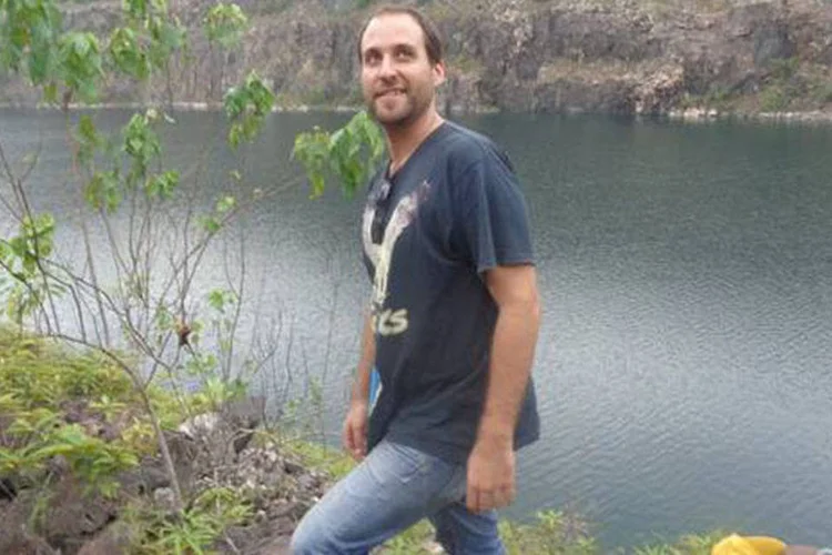 Cinegrafista da NBC Ashoka Mukpo, infectado com ebola, é visto em uma foto divulgada pela sua família (Mitchell Levy/Divulgação via Reuters)