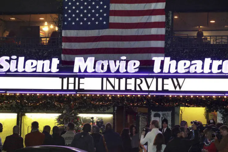 Fila em cinema de Los Angeles para assistir ao filme "A Entrevista" (Jonathan Alcorn/Reuters)