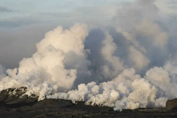 Cinzas expelidas pelo vulcão Bardarbunga: cenário da catástrofe ainda não foi confirmado (Marco Nescher/Reuters)
