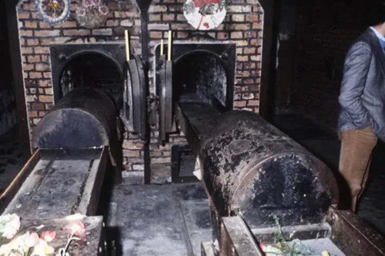 Imagem de um crematório em Auschwitz, antigo campo de extermínio nazista: O administrador da galeria, Martin Bryder, e o artista se negaram a comentar a informação (©afp.com / null)
