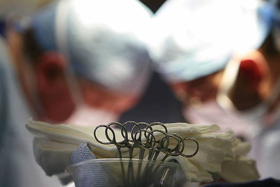 Médico chinês quer fazer transplante de cabeça em humanos