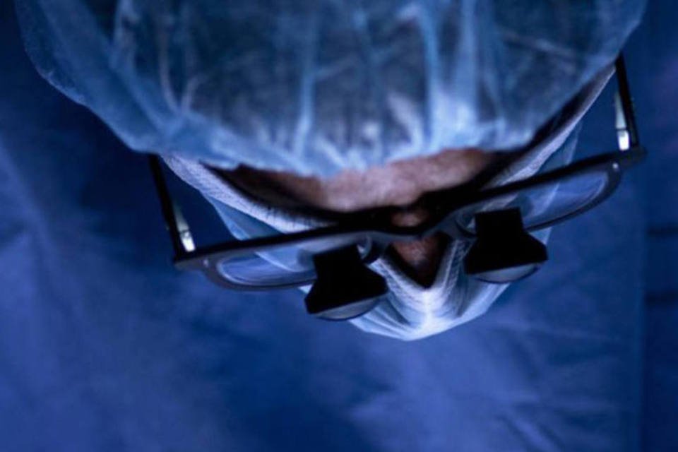 Cirurgiões fazem transplante simultâneo de fígado e coração