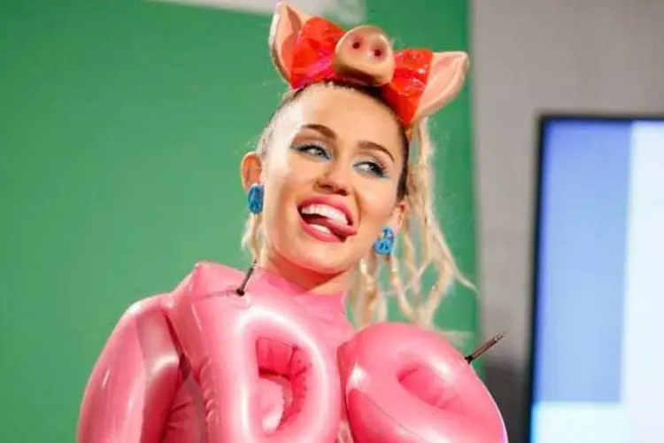 Cantora Miley Cyrus no MTV Video Music Awards, em Los Angeles (REUTERS/Danny Moloshok/Reuters)