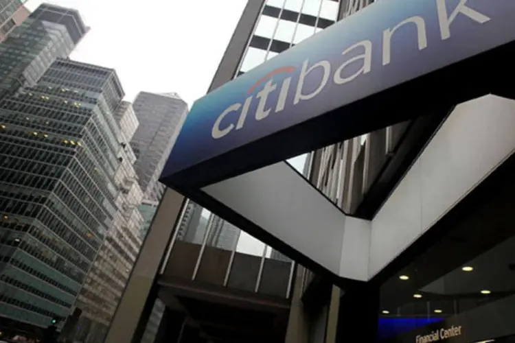 
	Citibank em Nova York: terceiro maior banco dos Estados Unidos dever&aacute; apenas tentar uma aprova&ccedil;&atilde;o para uma recompra de a&ccedil;&otilde;es, e n&atilde;o um aumento de dividendos
 (Mario Tama/Getty Images)