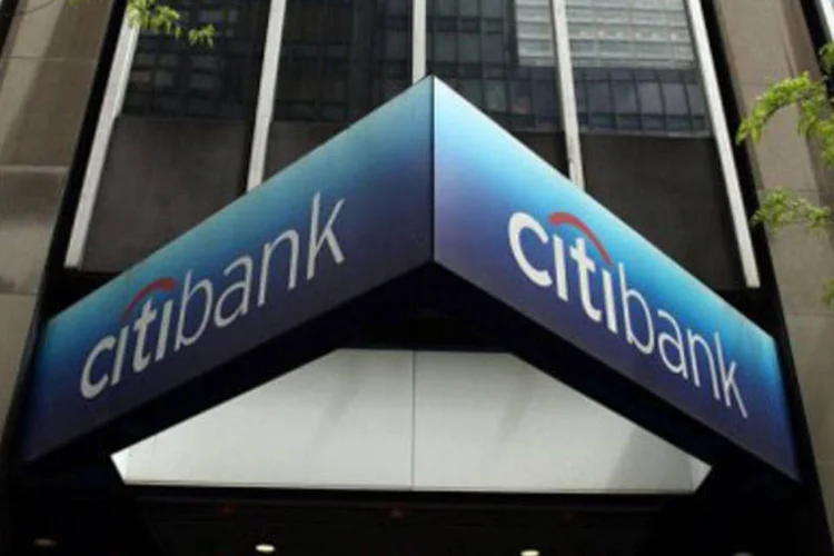 O Departamento do Tesouro dos EUA ainda possui 17% de participação no Citigroup, o que pode levar a uma intervenção nos salários pagos pelo banco (Spencer Platt/AFP)