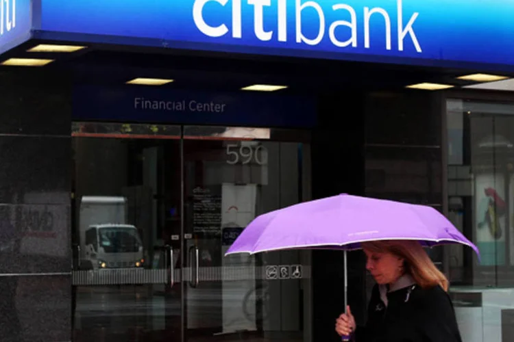 Há redução nas novas operações nas linhas de crédito pessoal, com taxas a partir de 1,69% ao mês, e financiamento de veículos, a partir de 0,99% ao mês (Getty Images)