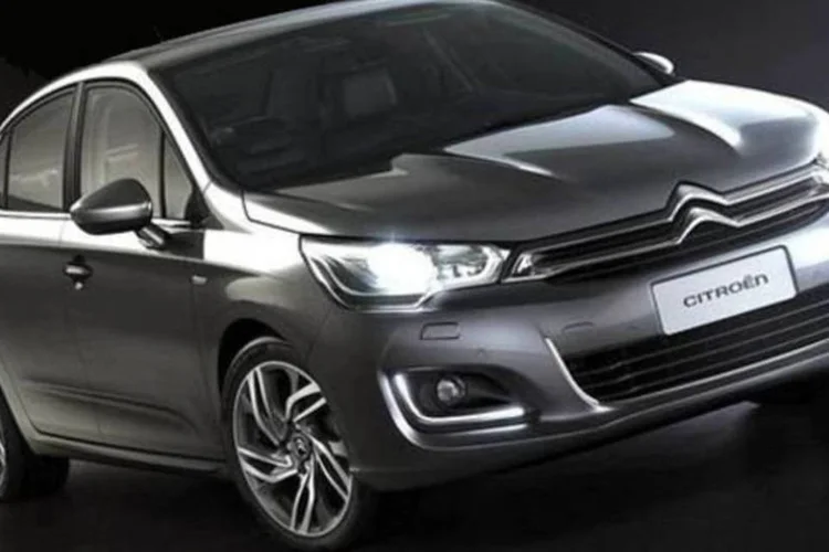 Citroën C4 Lounge: marca irá realizar uma correção no software de gerenciamento eletrônico do carro (Divulgação/Citroen)