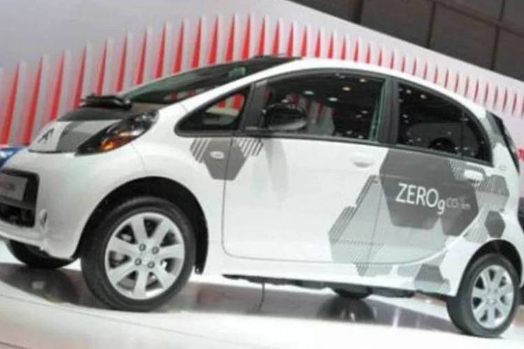 C-Zero é um modelo de carro pequeno com solução 100% elétrica (.)