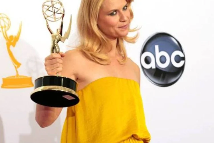 
	Atruz Claire Danes recebendo o Emmy de melhor atriz de Drama por&nbsp;&quot;Homeland&quot;
 (Mario Anzuoni/Reuters)