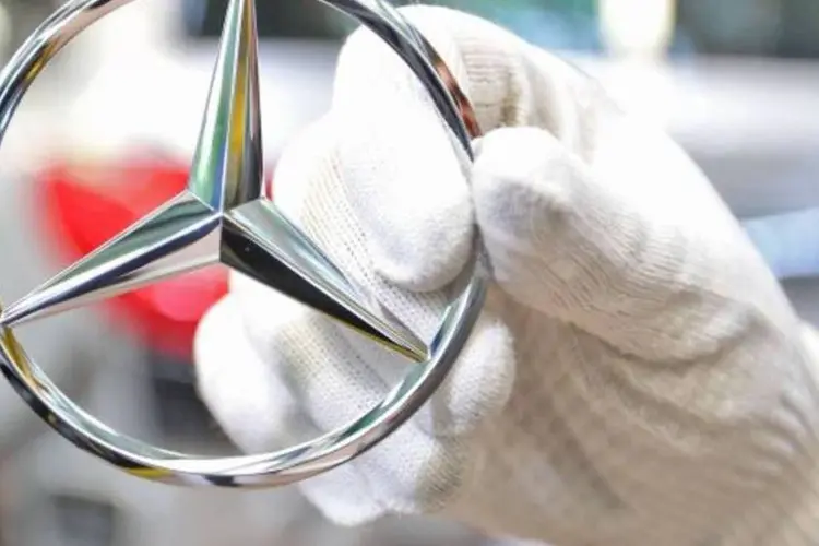 
	Famoso logotipo da Mercedes-Benz: uma das op&ccedil;&otilde;es para produ&ccedil;&atilde;o no Brasil &eacute; aproveitar a parceria com a Renault-Nissan
 (Thomas Niedermueller/Getty Images)