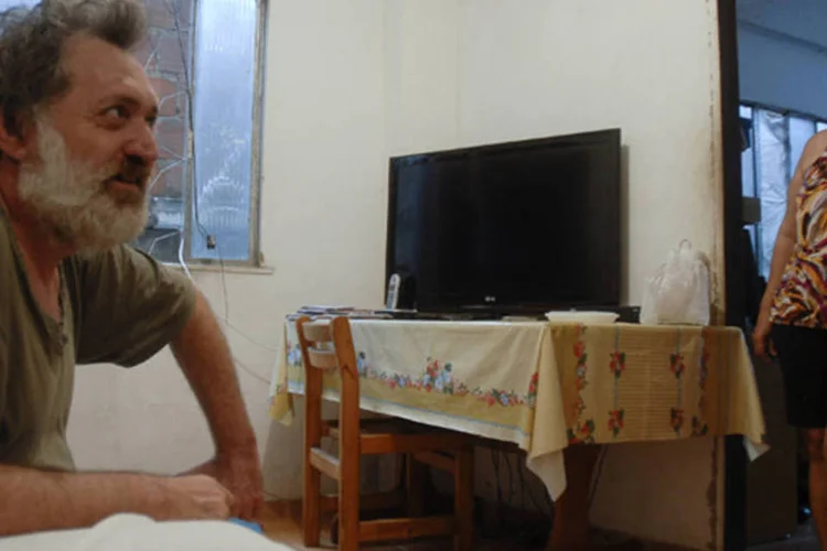 
	Motorista aposentado Jos&eacute; Brand&atilde;o dos Santos e a mulher: &ldquo;N&atilde;o tenho d&uacute;vida de que a economia est&aacute;vel pode dar tranquilidade para comprar coisas que antes era dif&iacute;cil ter.&rdquo;
 (Tânia Rêgo/ABr)