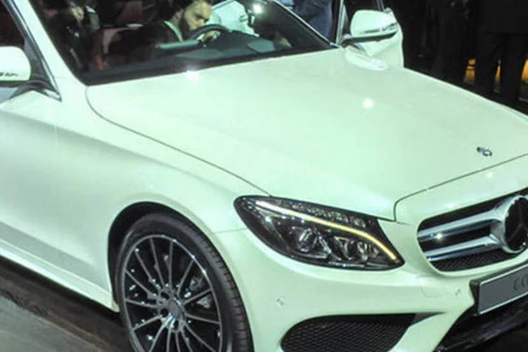 Mercedes Classe C: espera-se que a nova unidade V8 4.0 biturbo entregue 450 cavalos de potência na versão padrão (Abril)