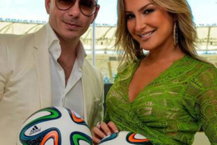 
	Cl&aacute;udia Leitte e Pitbull: parceria para a m&uacute;sica tema da Copa do Mundo de 2014 tamb&eacute;m inclui a cantora Jennifer Lopez
 (Reprodução/Twitter/@pitbull)