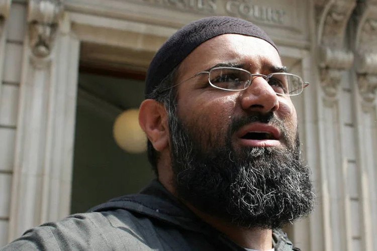 
	Anjem Choudary: seus partid&aacute;rios gritaram &quot;Al&aacute; akbar!&quot; (Al&aacute; &eacute; grande) quando o juiz ditou a senten&ccedil;a
 (Stephen Hird/Files/Reuters)