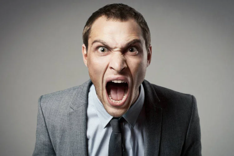
	Cliente furioso: a maioria das queixas feitas no semestre eram referentes a oferta inadequada de produtos e servi&ccedil;os
 (ThinkStock/Thinkstock)