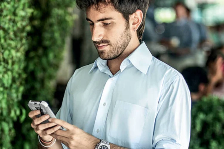 Victor Fernandes, de São Paulo: ele faturou 2 278 reais como cliente oculto, avaliando restaurantes pelo aplicativo Pinion para smartphones (Ricardo Benichio / VOCÊ S/A)