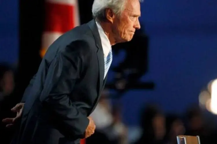 Clint Eastwood discursando para uma cadeira vazia em apoio a Mitt Romney (Joe Skipper/Reuters)