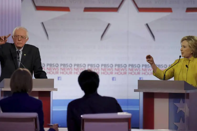 
	Debate: os dois aspirantes concordaram sobre o tema racial, com Hillary denunciando o &quot;racismo sist&ecirc;mico&quot; que persiste na pol&iacute;cia
 (Jim Young / Reuters)