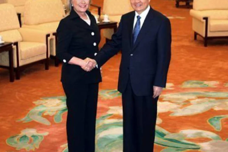 
	Hu Jintao e Hillary Clinton: Hu saudou os esfor&ccedil;os de Hillary &quot;para fazer avan&ccedil;ar a rela&ccedil;&atilde;o entre China e Estados Unidos&quot;
 (Feng Li/AFP)