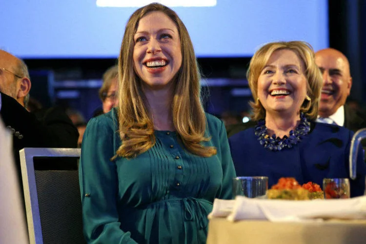 
	Chelsea e Hillary Clinton: Chelsea j&aacute; m&atilde;e de uma menina, Charlotte, que nasceu em 2014
 (REUTERS/Kevin Lamarque/File Photo)