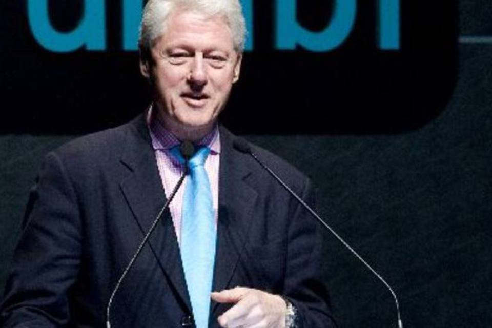 Navio do Brasil não está afundando, diz Bill Clinton