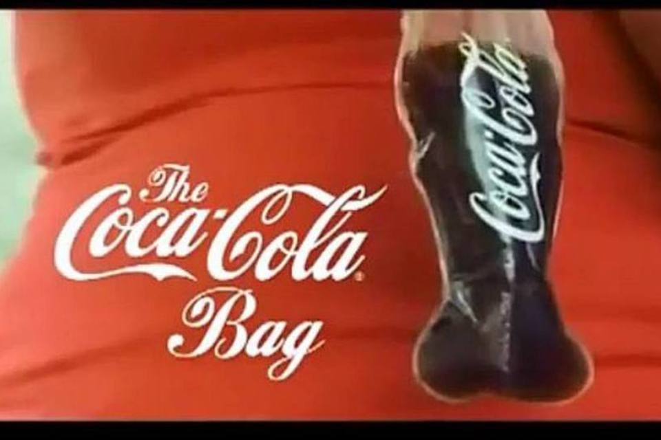 Coca-Cola cria sacola para consumo do refrigerante