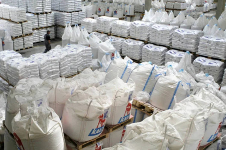 
	Cloreto de pot&aacute;ssio na K+S: O pre&ccedil;o indicado, de 40 euros por a&ccedil;&atilde;o, &eacute; visto por alguns como demasiadamente baixo e n&atilde;o reflete os benef&iacute;cios da Potash ao adquirir a empresa
 (Bloomberg)
