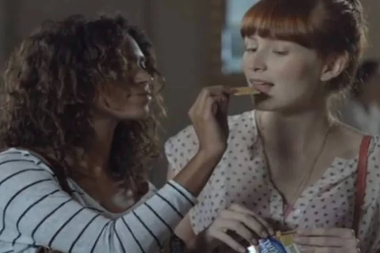 Trecho do vídeo criado pela Giovanni Draftfcb para uma ação do Club Social: campanha conta ainda com mídia exterior e patrocínio de eventos de música e São João (Reprodução)