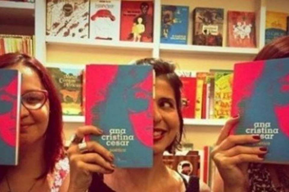 Mulheres criam clube de leitura focado em autoras