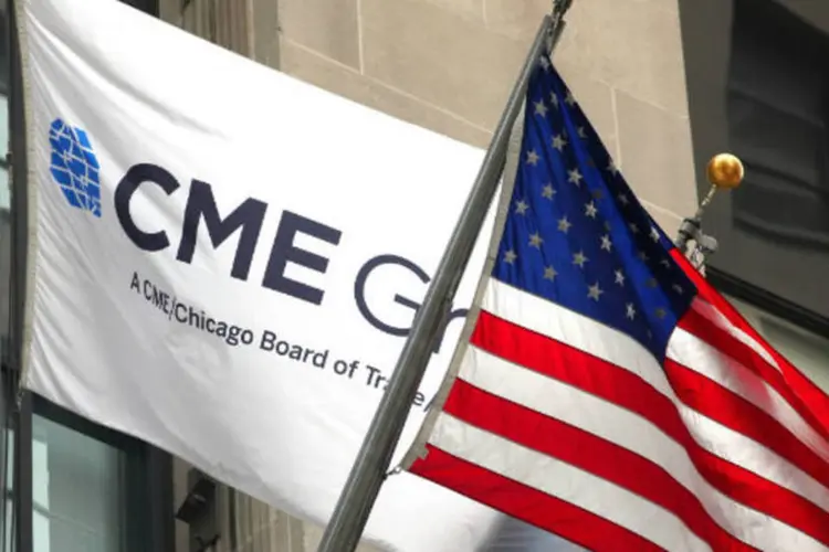 
	CME Group: grupo que controla a Chicago Mercantile Exchange, o Chicago Board of Trade e a New York Mercantile Exchange, tinha adiado anteriormente o lan&ccedil;amento em Londres Ltd para 29 de setembro
 (Tim Boyle/Bloomberg/Divulgação)