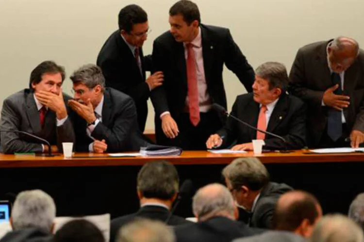 
	Comiss&atilde;o Mista de Or&ccedil;amento se re&uacute;ne para falar sobre a Lei de Diretrizes Or&ccedil;ament&aacute;rias do ano que vem
 (Fabio Rodrigues Pozzebom/Agência Brasil)