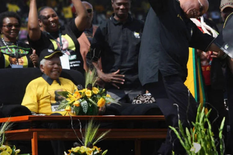 Comemoração pela eleição de Jacob Zuma, em 2009, que contou com a presença de Mandela (centro) (Getty Images)