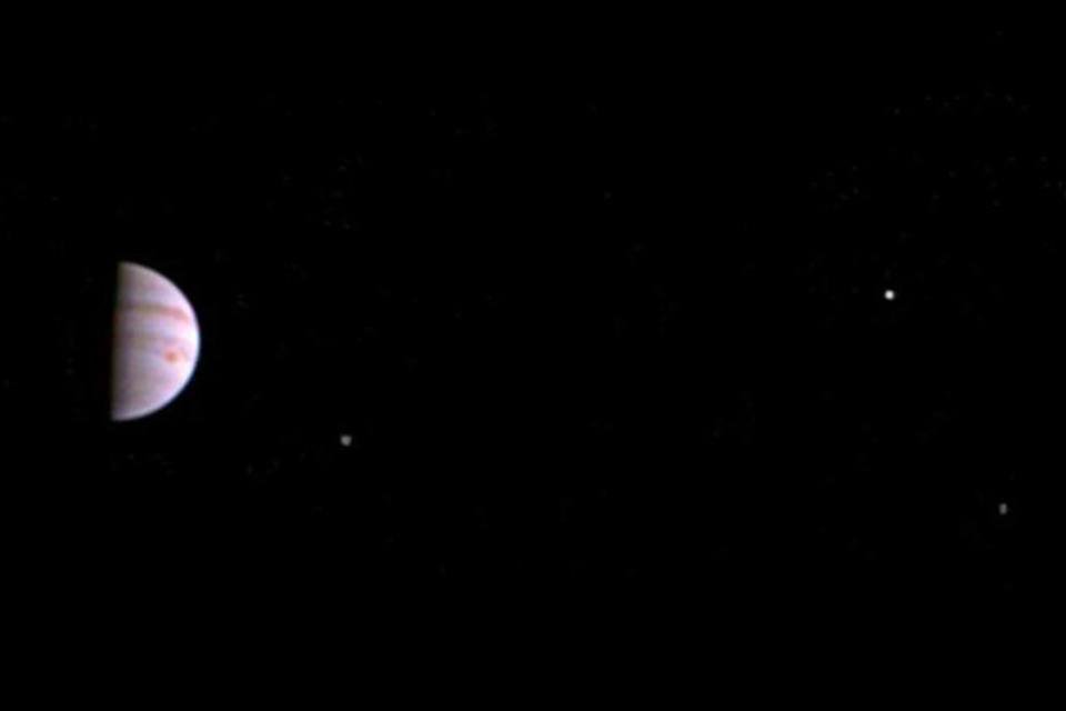 Sonda Juno envia primeira imagem da órbita de Júpiter