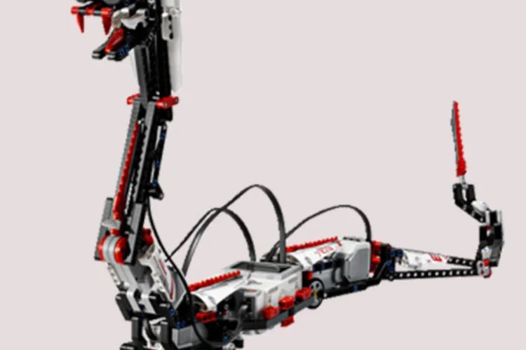 Cobra R3PTAR, da Lego: modelo está entre as novas criações com as quais a fabricante está contando para continuar tendo relevância na era da internet (Reprodução)