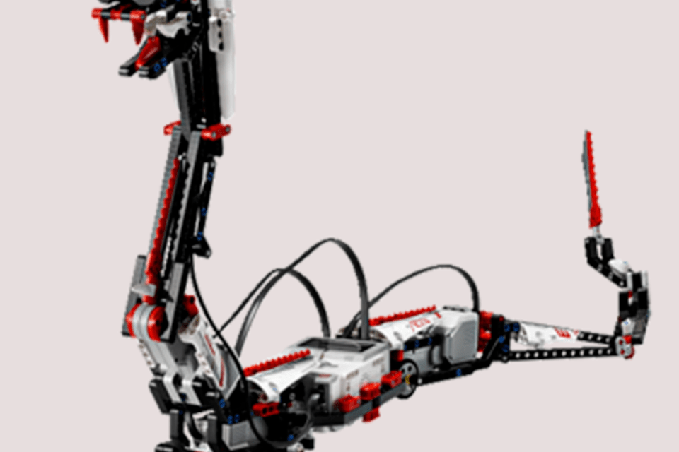 Lego entra na era digital com serpente-robô que morde | Exame