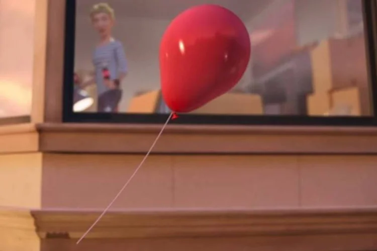 Coca-Cola usa balão em anúncio: não é por acaso que novo filme é intitulado "Building" (Reprodução/YouTube/Coca-Cola)