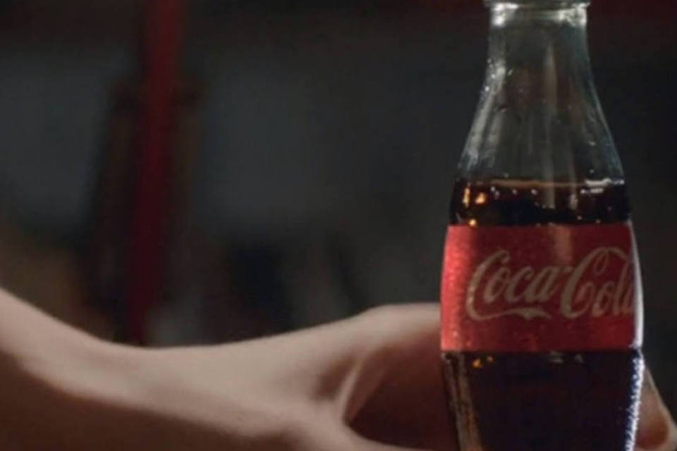 Coca-Cola mostra os sinais da Copa em novo anúncio