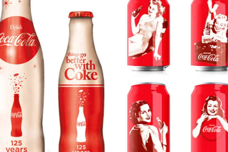 Embalagens da Coca-Cola com pin-ups (Divulgação)